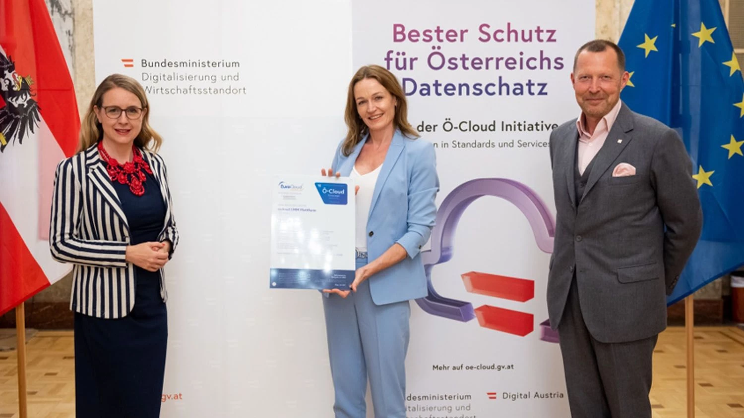 Margarete Schramböck, Federal Minister for Digitalisation and Economy, Manuela Hagenauer, Member of the Management Board of Barcotec and Tobias Höllwarth, Eurocloud (from left to right). Margarete Schramböck, Federal Minister for Digitalisation and Economy, Manuela Hagenauer, Member of the Management Board of Barcotec and Tobias Höllwarth, Eurocloud (from left to right).