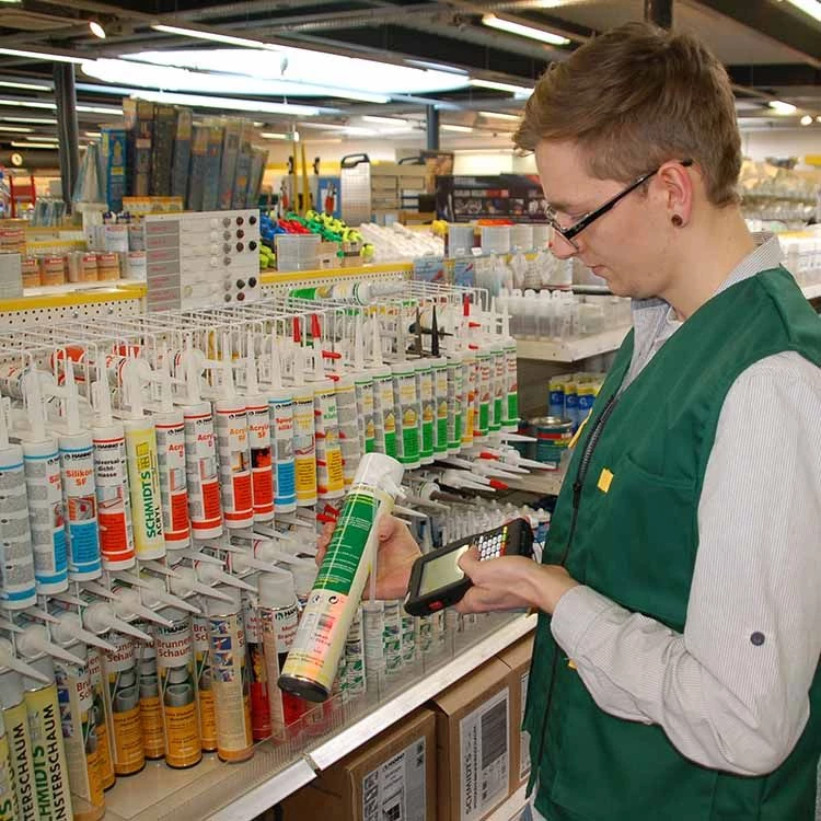 Schmitd's Mitarbeiter mit mobilem Computer