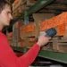 Elsta Mosdorfer Mitarbeiter mit mobilem Computer